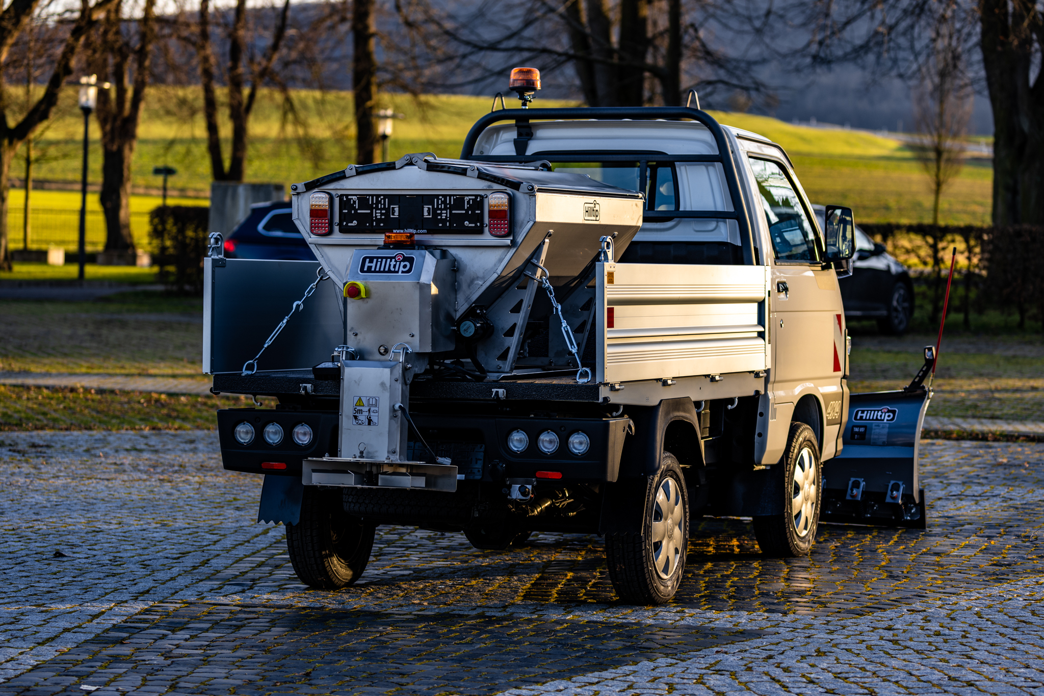 Winterdienstfahrzeuge kaufen Piaggio Porter: Hersteller, Handel, Vertrieb, Lieferant - HWNtec Winterdienstfahrzeuge