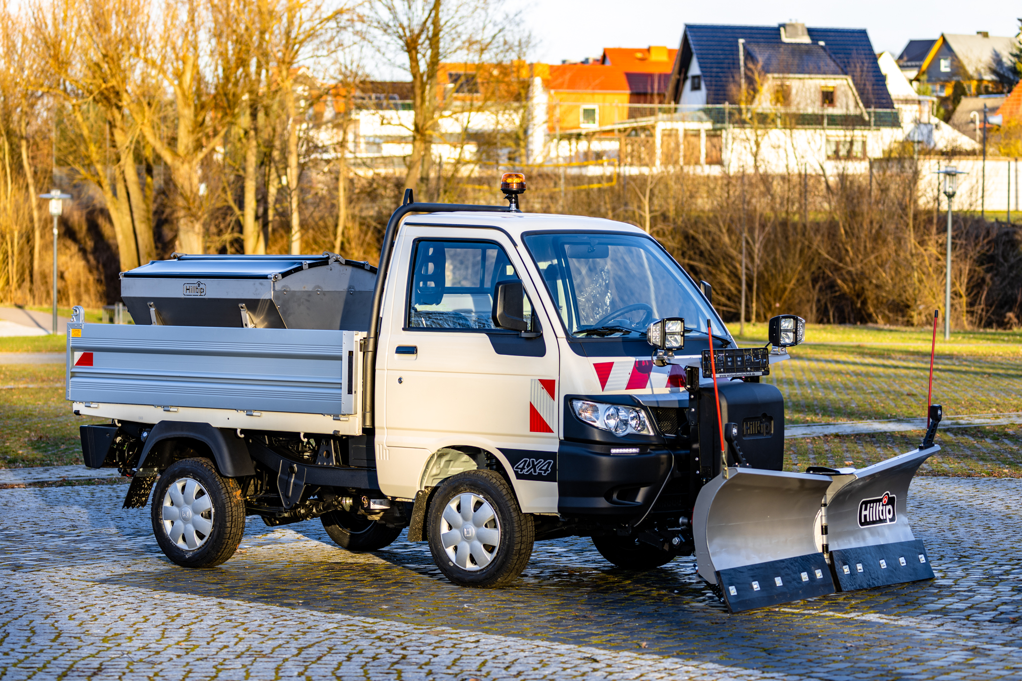 Winterdienstfahrzeuge kaufen Piaggio Porter: Hersteller, Handel, Vertrieb, Lieferant - HWNtec Winterdienstfahrzeuge