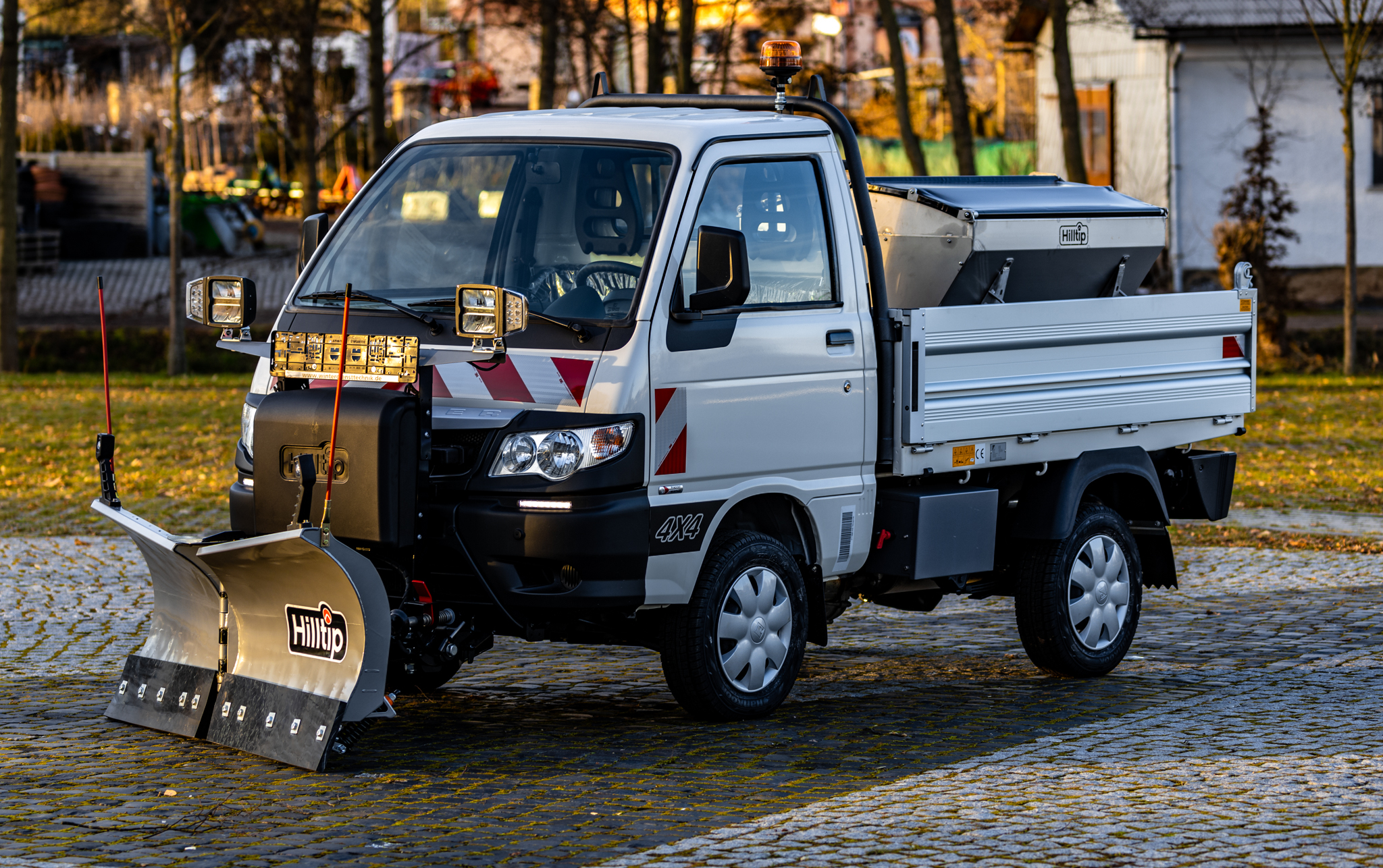 Winterdienstfahrzeuge kaufen Piaggio Porter: Hersteller, Handel, Vertrieb, Lieferant - HWNtec Winterdienstfahrzeuge