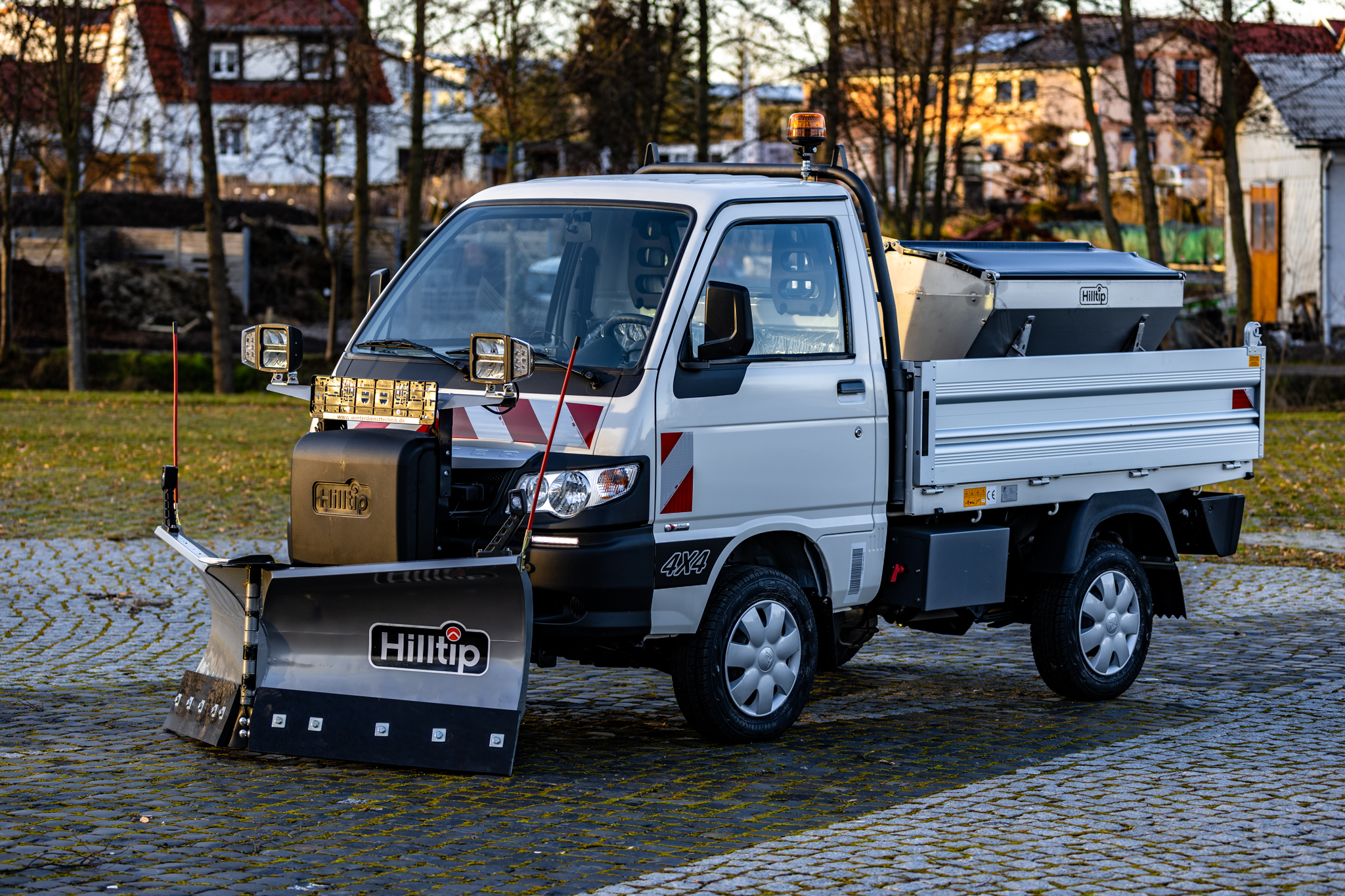 Winterdienstfahrzeuge kaufen Piaggio Porter: Hersteller, Handel, Vertrieb, Lieferant - HWNtec Winterdienstfahrzeuge